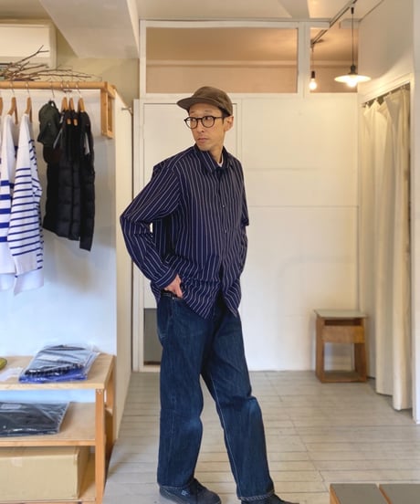MANUAL ALPHABET マニュアルアルファベット（ユニセックス）/ THIN ICE TC WIDE BC SHIRTS 【ネイビーストライプ】