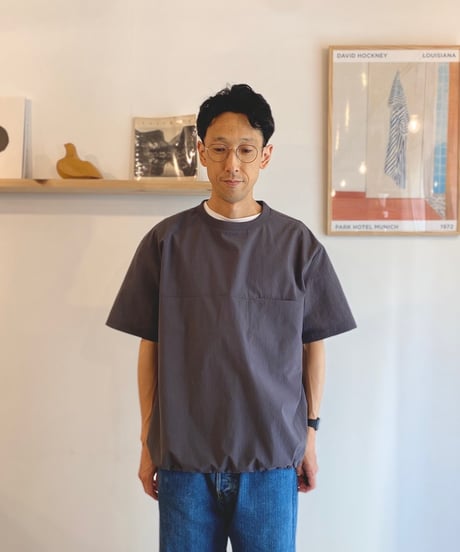 MANUAL ALPHABET マニュアルアルファベット（ユニセックス）/MINI DOT AIR P/O SHT【チャコール】