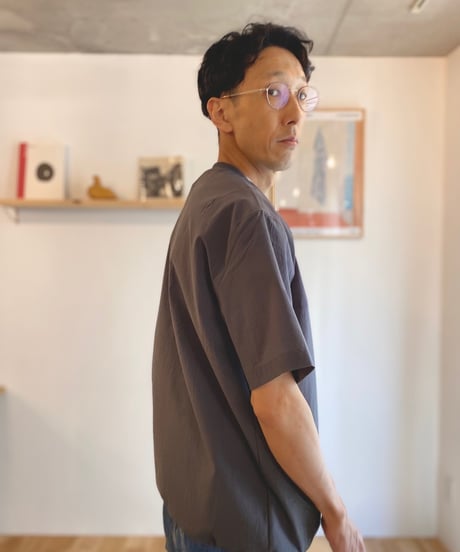 MANUAL ALPHABET マニュアルアルファベット（ユニセックス）/MINI DOT AIR P/O SHT【チャコール】