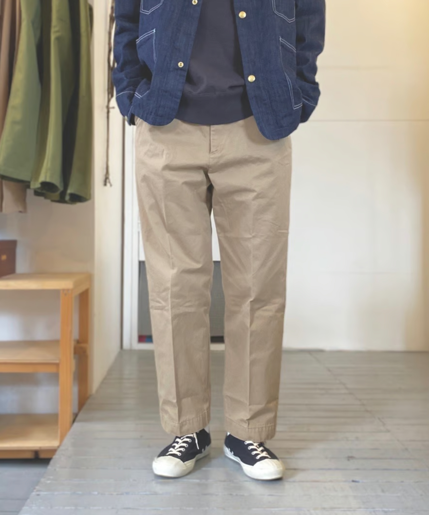 HATSKI（ユニセックス） / TAPERED CHINO TROUSERS テーパード