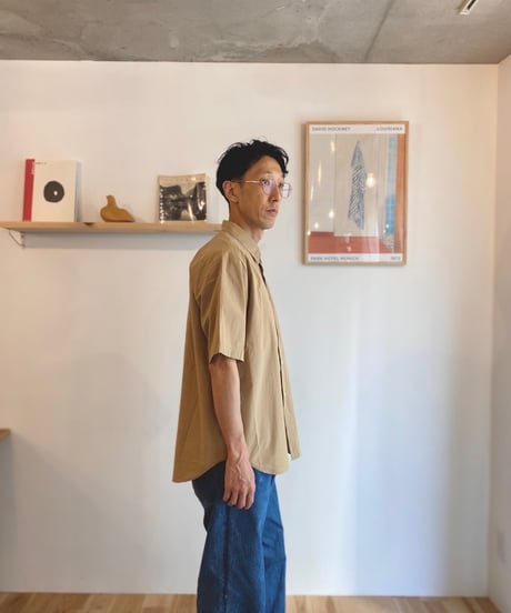 MANUAL ALPHABET マニュアルアルファベット（ユニセックス）/ WASHER BROAD LOOSE FIT R/C S/S SHT 【モカベージュ】