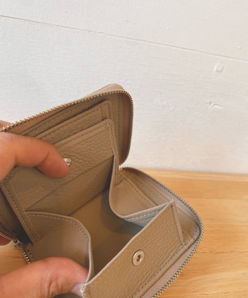 ERA. イーラ / EO SHRINK ROUND PALM WALLET 折り畳み財布
