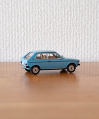 ixoイクソ / 【1/43スケール】VW ポロ (MK I) 1975 ライトブルー