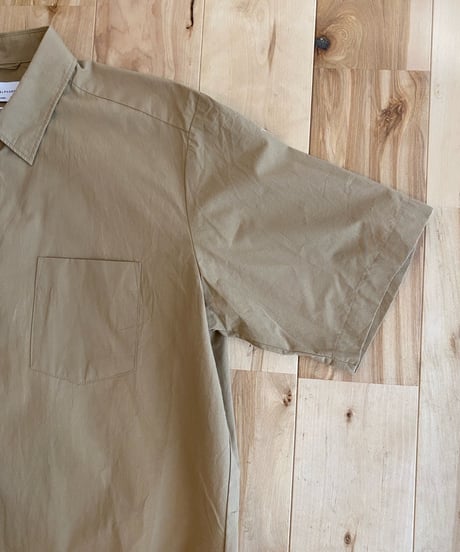 MANUAL ALPHABET マニュアルアルファベット（ユニセックス）/ WASHER BROAD LOOSE FIT R/C S/S SHT 【モカベージュ】