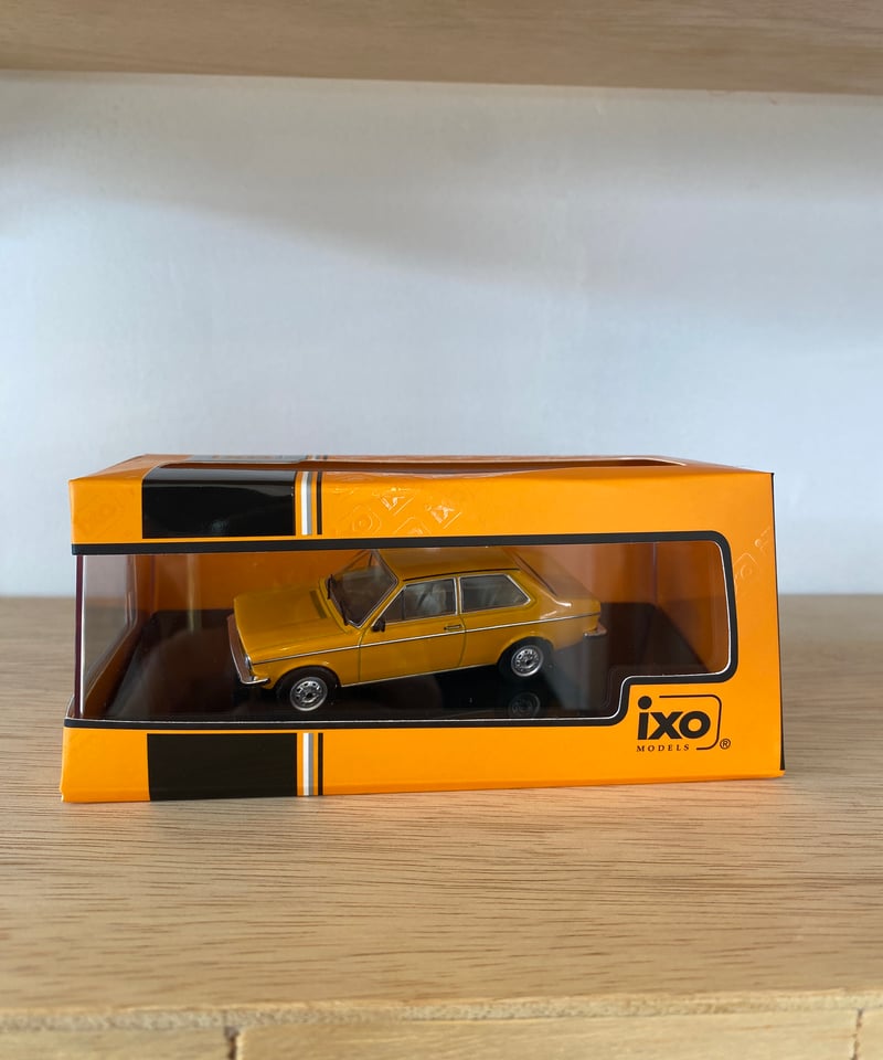 イゾ スーパーカー カタログ二点 予約] スパーク 1/43 カルソニック ニッサン スカイライン GT-R