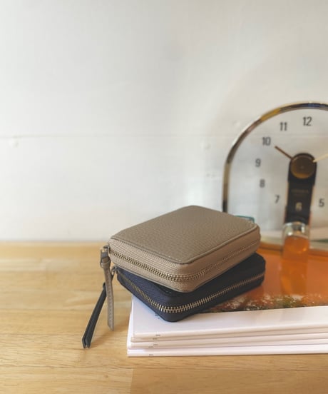 ERA. イーラ  / EO SHRINK ROUND PALM WALLET 折り畳み財布  【サンド】