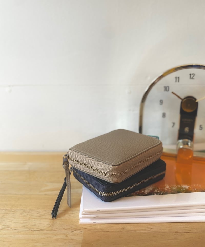 ERA. イーラ / EO SHRINK ROUND PALM WALLET 折り畳み財布