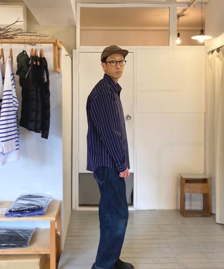 MANUAL ALPHABET マニュアルアルファベット（ユニセックス）/ THIN ICE TC WIDE BC SHIRTS 【ネイビーストライプ】