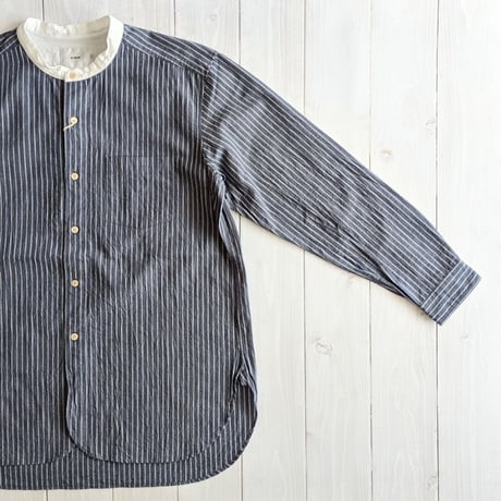 《 UNISEX 》RINEN / 40/1オーガニックブロードストライプ クレリックスタンドカラーシャツ ( ネイビー )