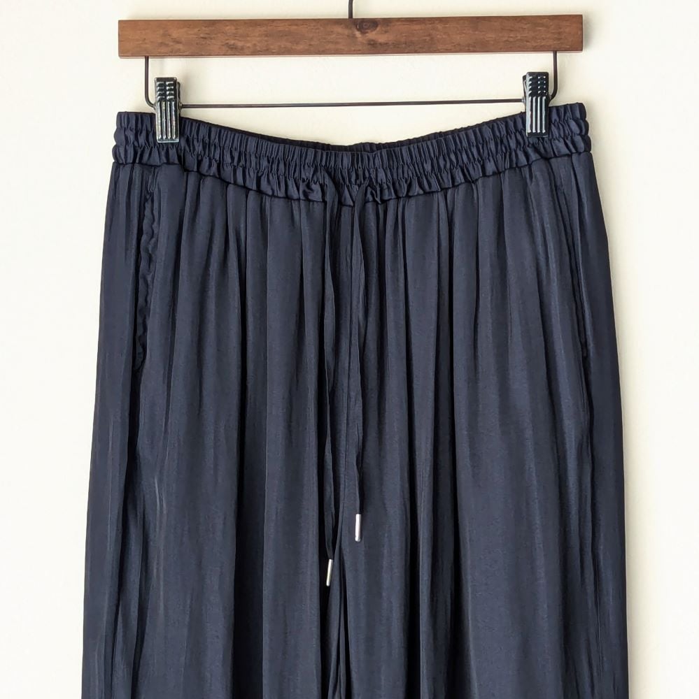 WOMEN 》sosotto / アンティークサテンギャザーパンツ ( ネイビー ) |