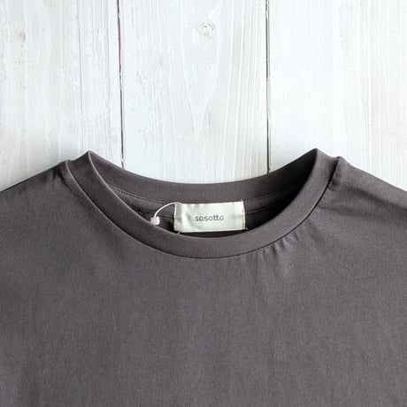 《 WOMEN 》 sosotto / 40/2シルケット天竺裾ドロストLIBERTYギャザースリーブTシャツ ( チャコール )