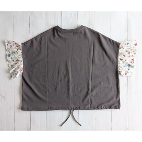 《 WOMEN 》 sosotto / 40/2シルケット天竺裾ドロストLIBERTYギャザースリーブTシャツ ( チャコール )