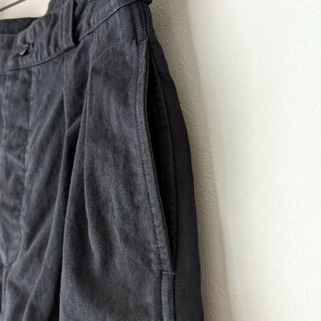《 Men's 》HATSKI / 2Tuck Easy Chino Shorts ( BLACK )