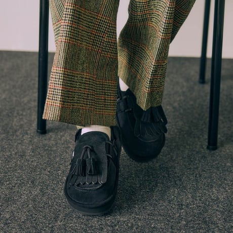 《 UNISEX 》 SHAKA / MOC MULE TASSEL SUEDE ( BLACK )