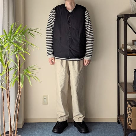 《 UNISEX 》 RINEN / 綿ナイロンタイプライター 中綿ボンディング ベスト ( クロ )