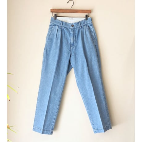 《 Unisex 》H.UNIT / Denim two tuck trousers ( Light Indigo )