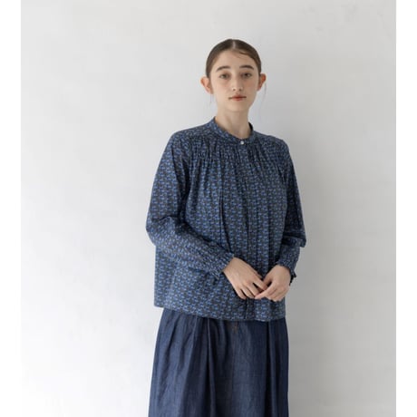 《 WOMEN 》 sosotto / LIBERTYタナローン チビ衿シャーリングブラウス ( オフホワイト )