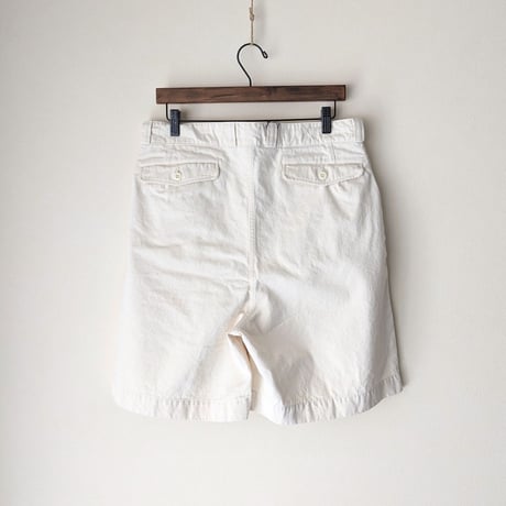 《 Men's 》HATSKI / 2Tuck Easy Chino Shorts ( ECRU )