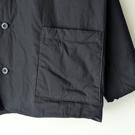 《 UNISEX 》 RINEN / 綿ナイロンタイプライター 中綿ボンディング ノーカラージャケット ( クロ )