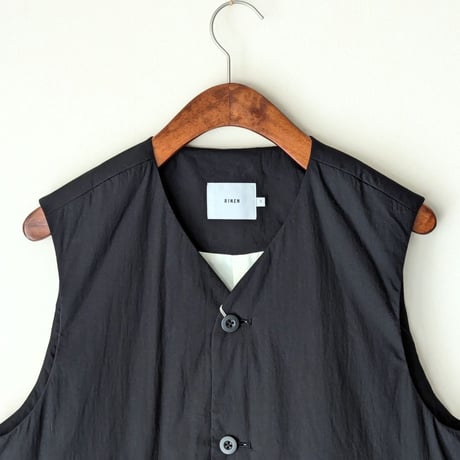 《 UNISEX 》 RINEN / 綿ナイロンタイプライター 中綿ボンディング ベスト ( クロ )