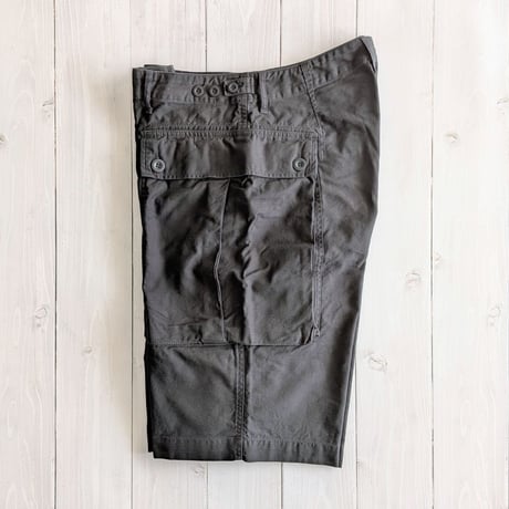《 UNISEX 》 H.UNIT / Back satin military shorts ( BLACK )