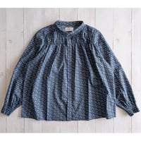 《 WOMEN 》 sosotto / LIBERTYタナローン チビ衿シャーリングブラウス ( ネイビー )