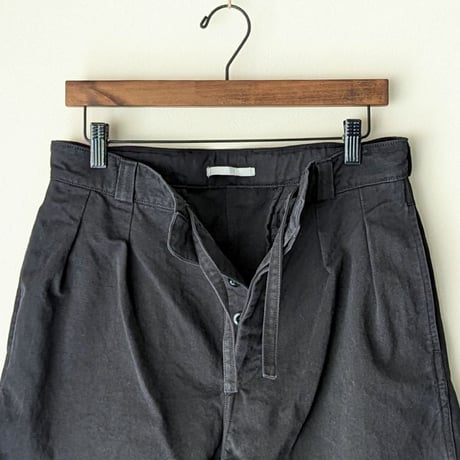 《 Men's 》HATSKI / 2Tuck Easy Chino Shorts ( BLACK )