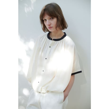 《 WOMEN 》 MANON / FRENCH SLEEVE SPINDLE CLERIC AMICAL SHIRT ( IVORY )