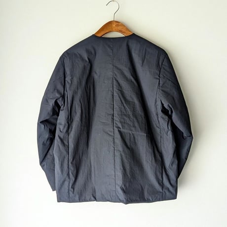《 UNISEX 》 RINEN / 綿ナイロンタイプライター 中綿ボンディング ノーカラージャケット ( クロ )