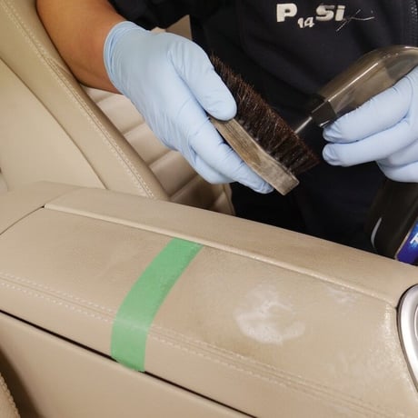 テンジ [車内レザークリーナー 600ml ] : 独自製法を採用。革の本来の色ツヤを引き出し、しなやかさを維持｜TENZI Detailer AD-37