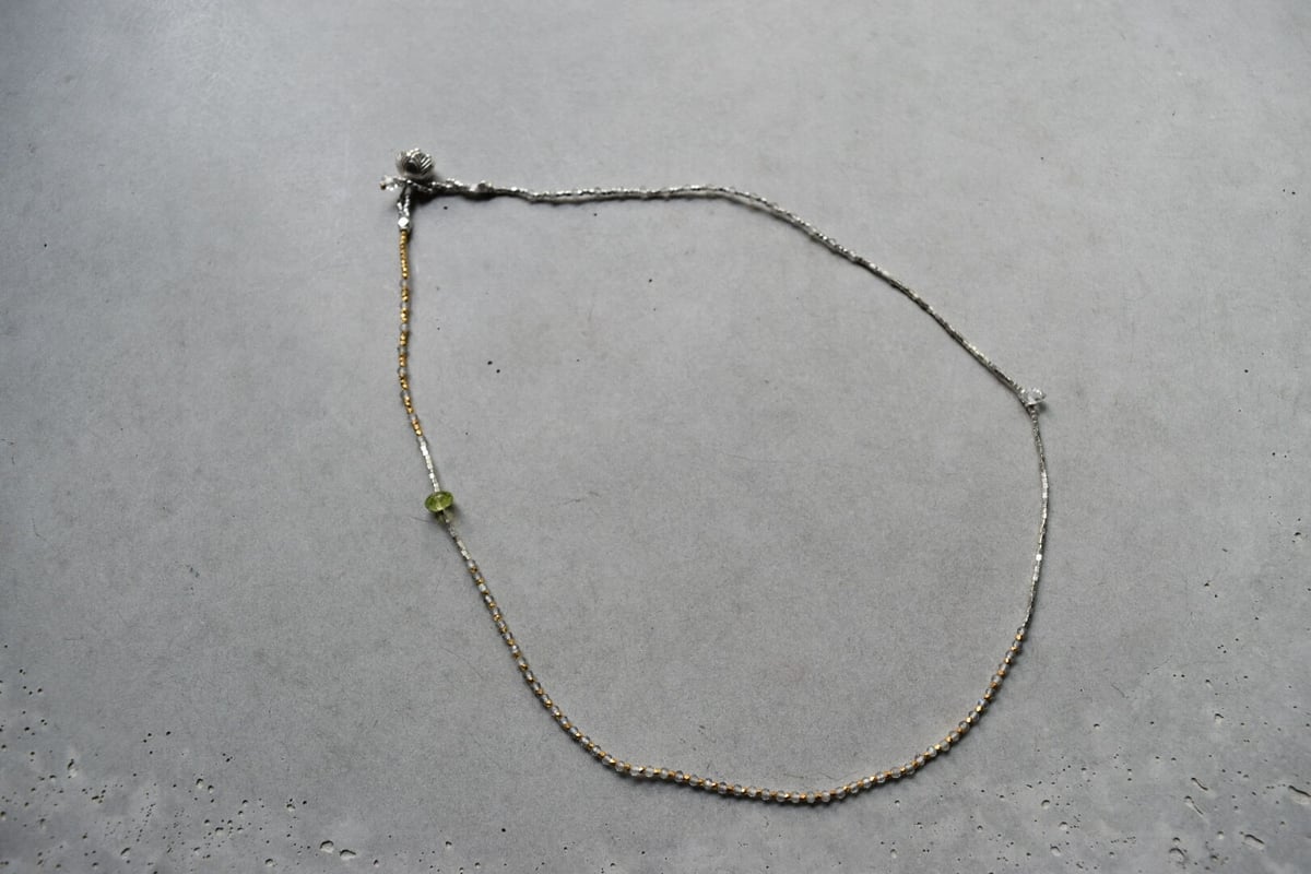 ラブラドライトと一粒ペリドットのカレンシルバー ネックレス