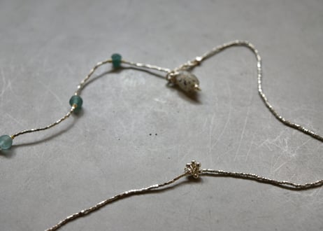 希少な古代釉薬水晶とローマングラスとカレンシルバーロングネックレス