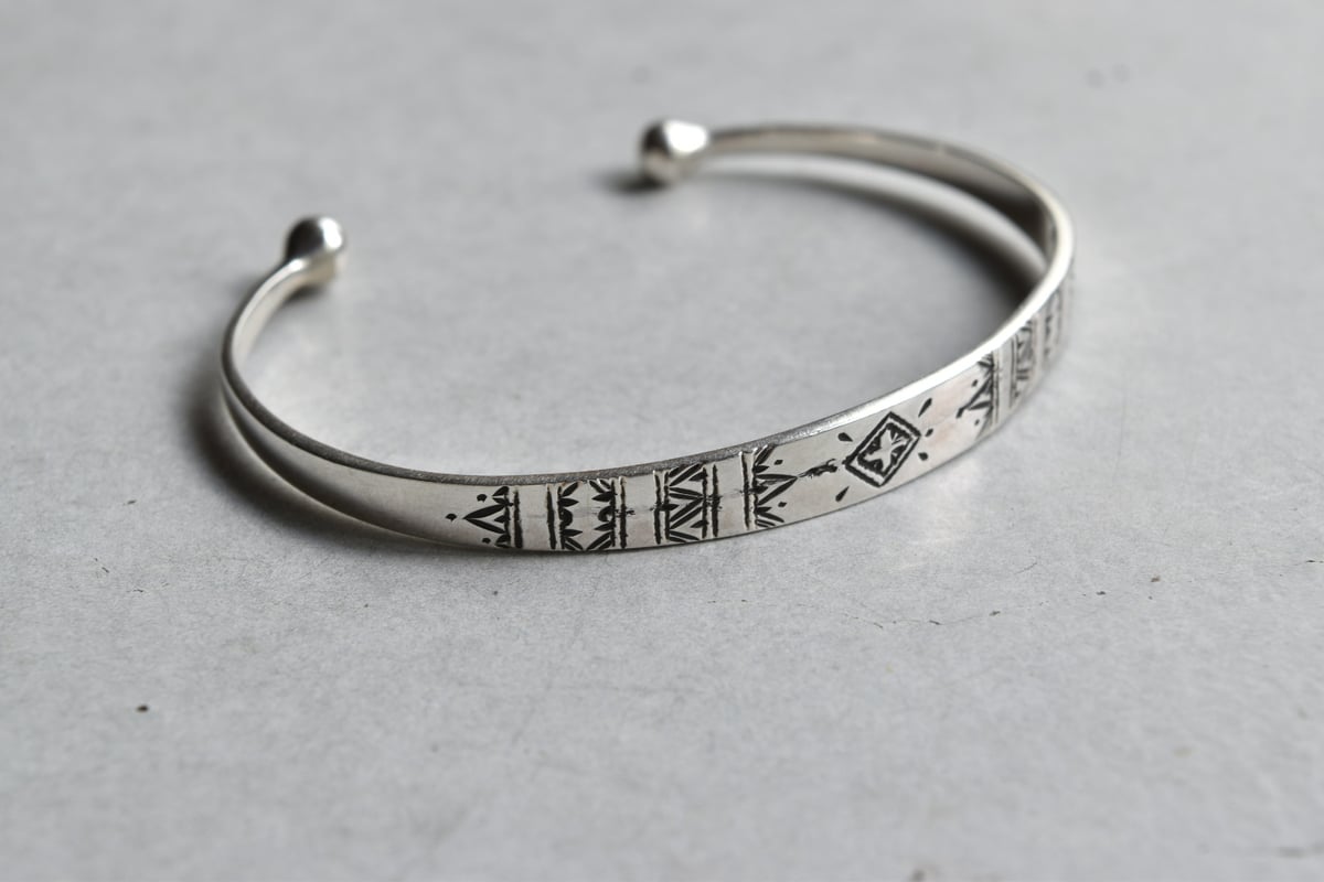 トゥアレグ族シルバーバングル | YEAH.JAPAN STORE