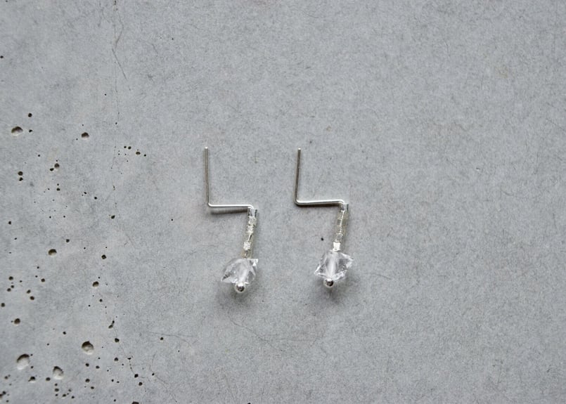 ハーキマーダイヤモンドとカレンシルバーのキャッチのいらないピアス  