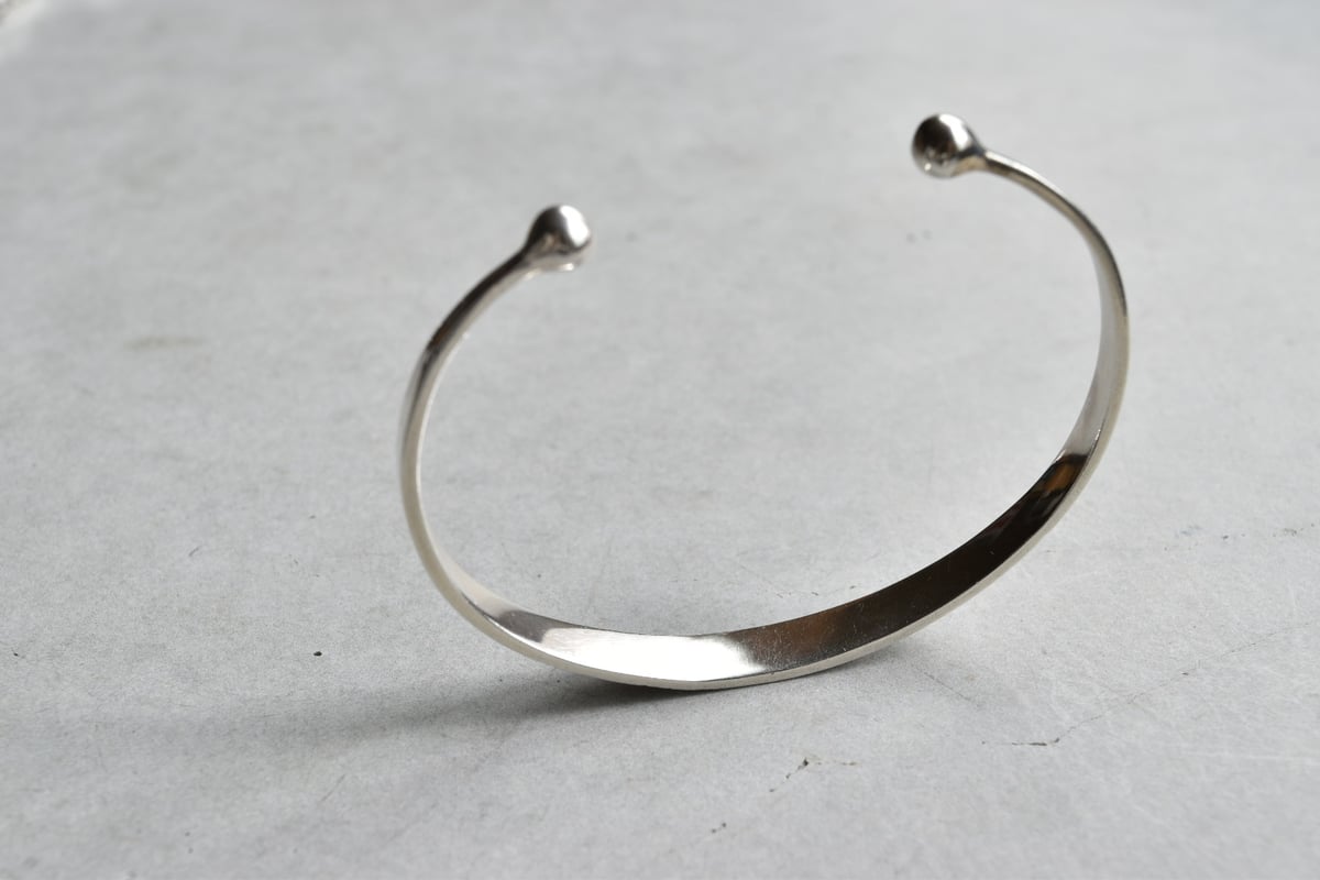 トゥアレグ族シルバーバングル | YEAH.JAPAN STORE