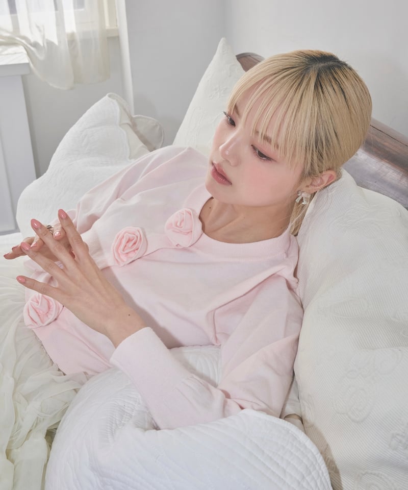 Rose flower motif cardigan | Treat ürself Rose flower motif cardigan | Treat ürself