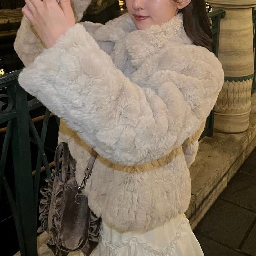 treat ürself Bunny curly fur coat white