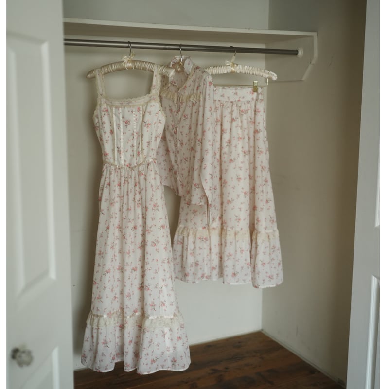 treat ürself floral vintage like dress fit=cover,w=800,h=800