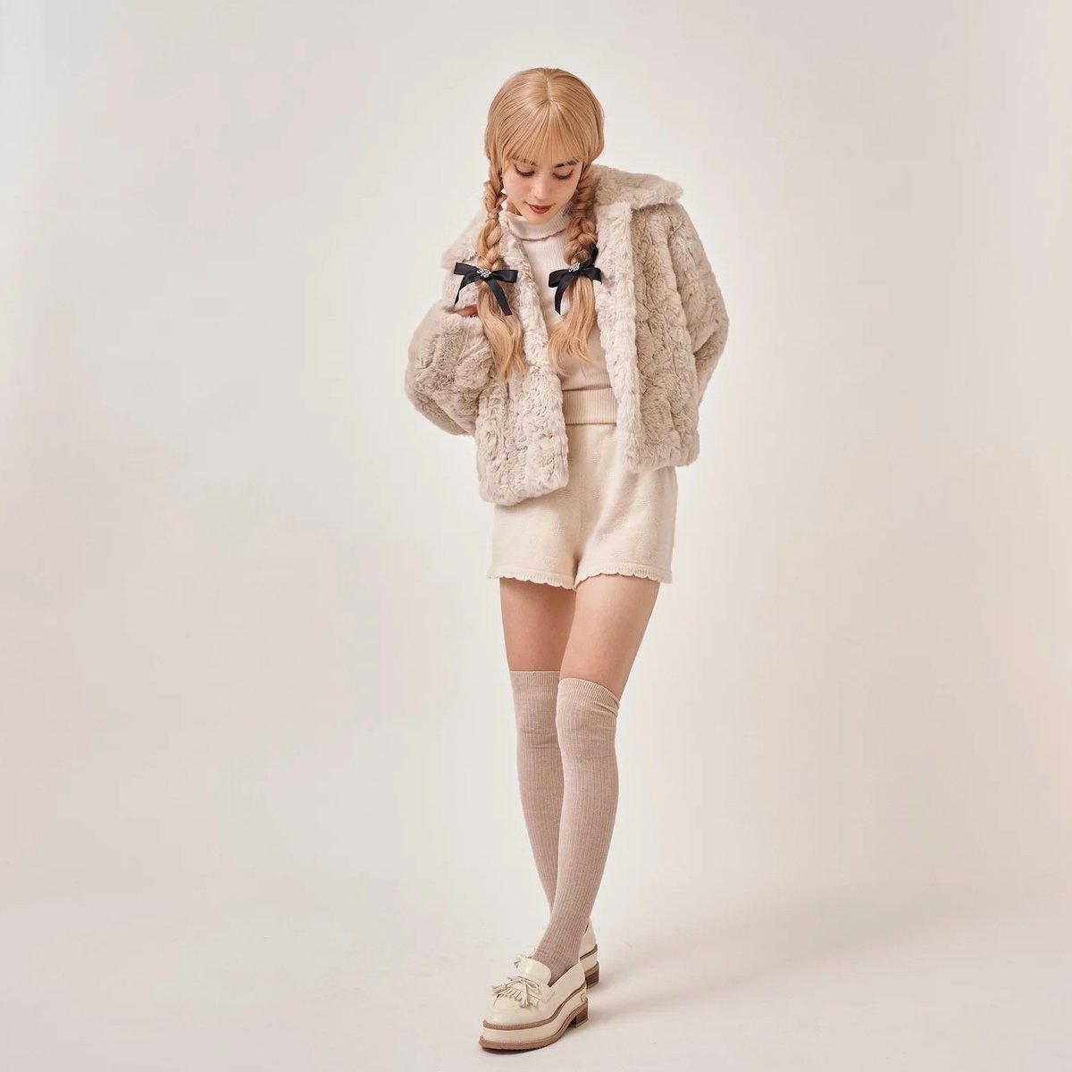 Bunny curly fur coat (beige) | Treat ürself