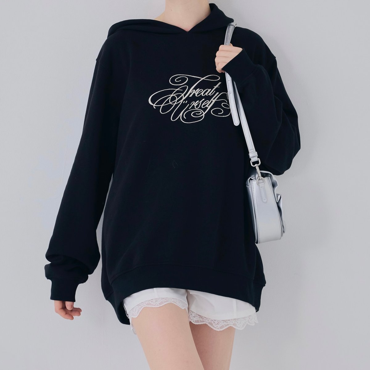 先着 完売品treat ürself logo rhinestone sweat 先着完売品