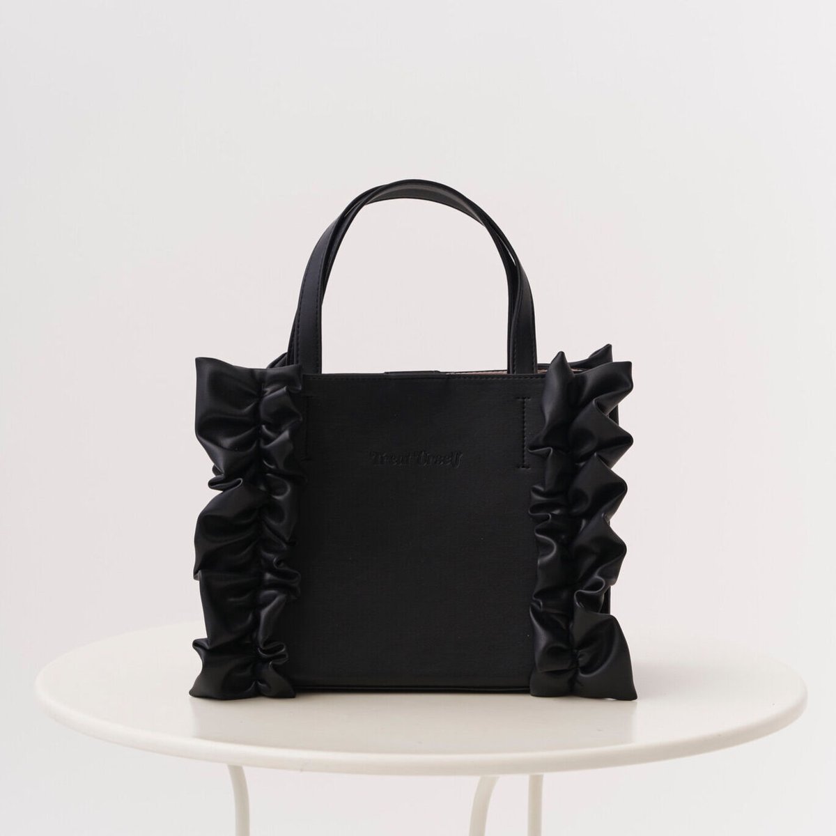 original frill leather tote bag (black M) | Tre...