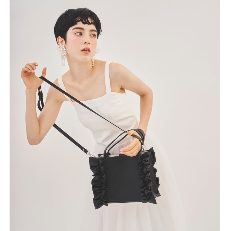 original frill leather tote bag (black M) | Tre...