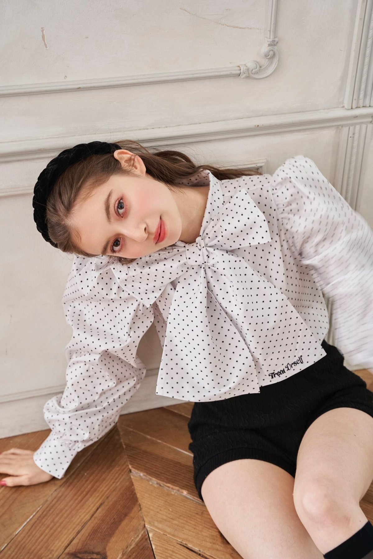 London girl” ribbon tie blouse (dot) | Treat ü...