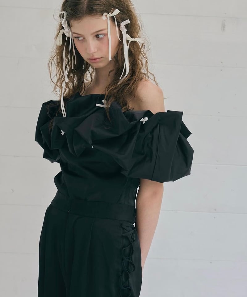 トップス Alma ribbon tops black mini ribbon off-shoulder volume tops(black) | T