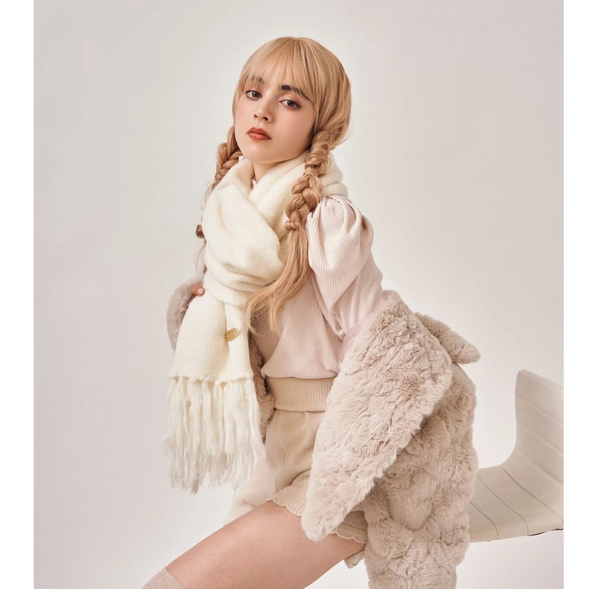 treat ürself Bunny curly fur coat white
