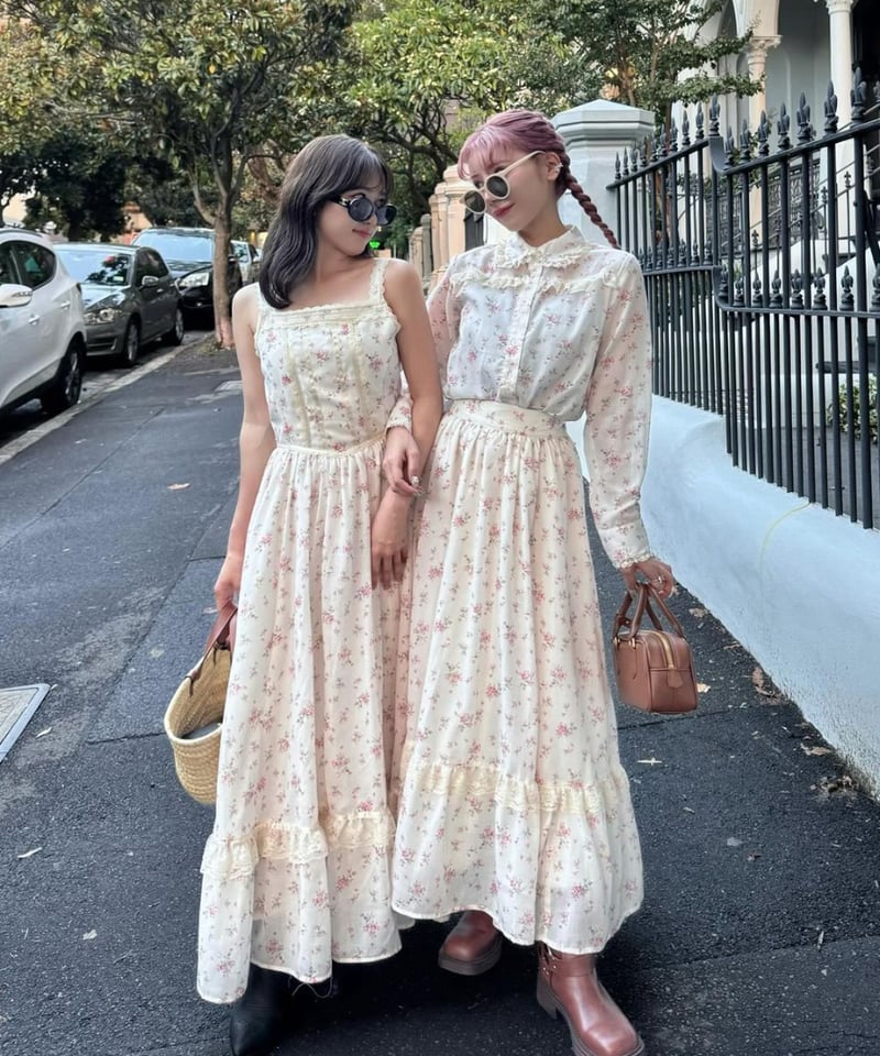Floral vintage like dress 【Treat urself】