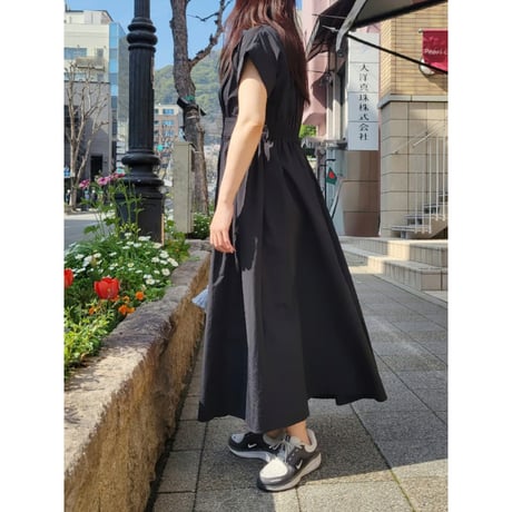 前開きしゃかしゃかワンピース　黒ブラック