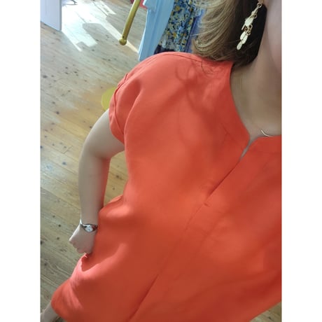 キーネックフレンチリネンワンピース　オレンジ　ブラウン