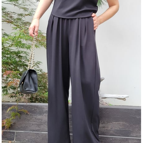 ウエストゴムタックパンツ　黒ブラック