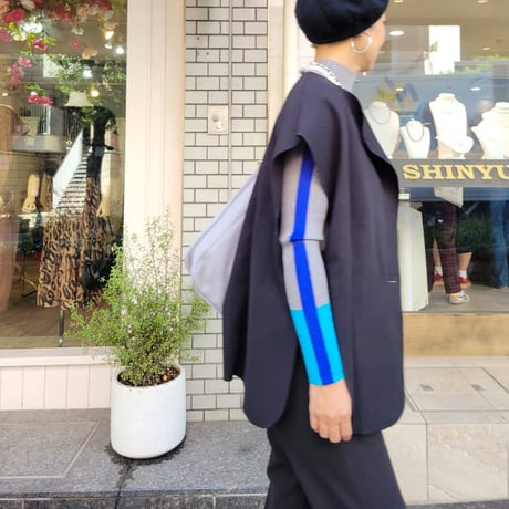 フェルトベスト　ベージュ　黒ブラック